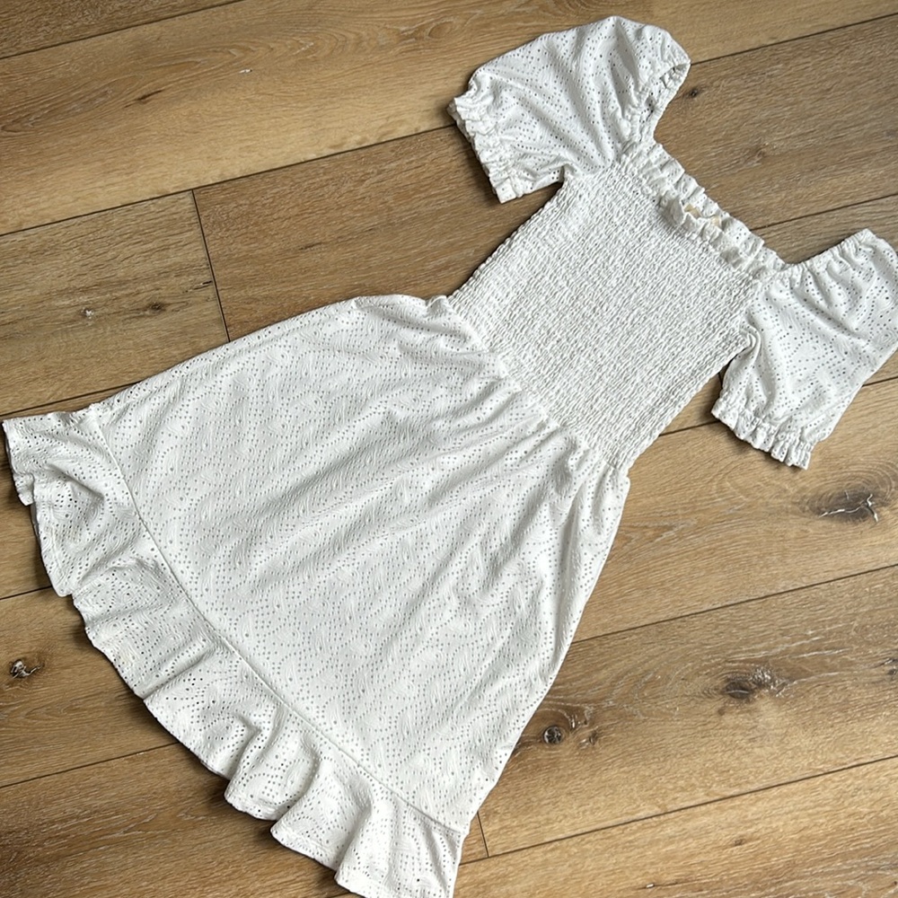 Michael Kors Womens White Eyelet Smocked Peasant Beachy Ruffle Dress Siz… - Picture 2 of 9
